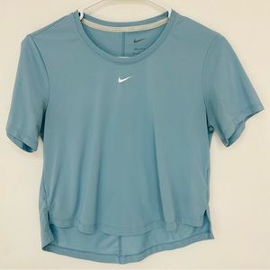 Nike Women's Dri-FIT One Standard Fit Short-Sleeve Cropped T-Shirt Size Small